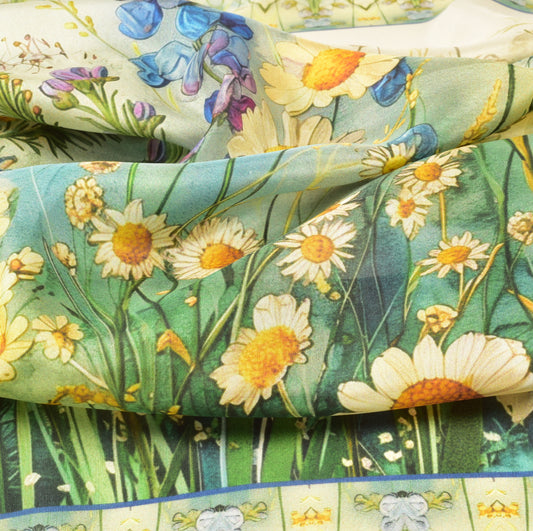 Seidentuch Damen – Blumenwiese in Blau und Grün – 100 % Maulbeerseide