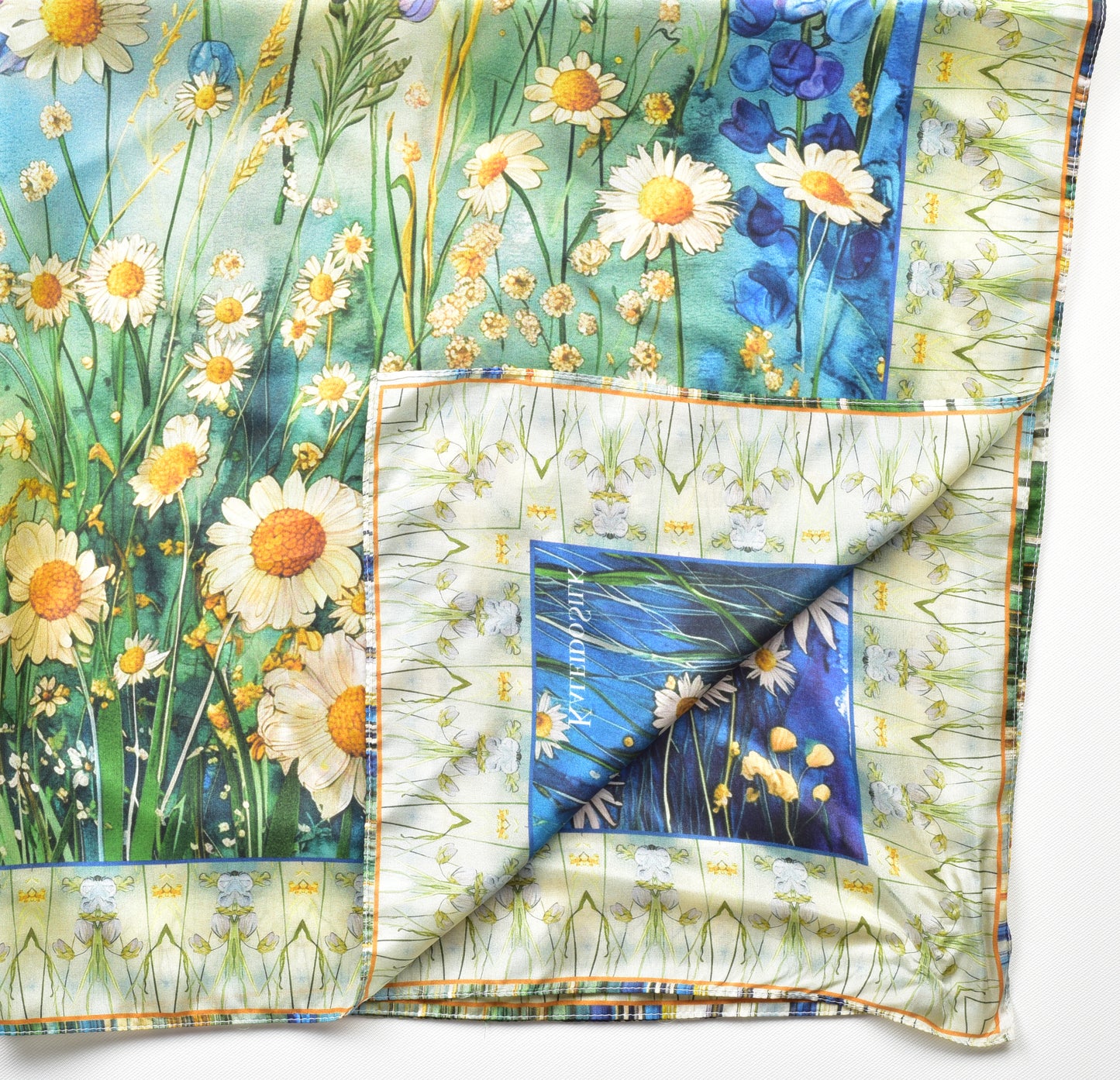 Seidentuch Damen – Blumenwiese in Blau und Grün – 100 % Maulbeerseide