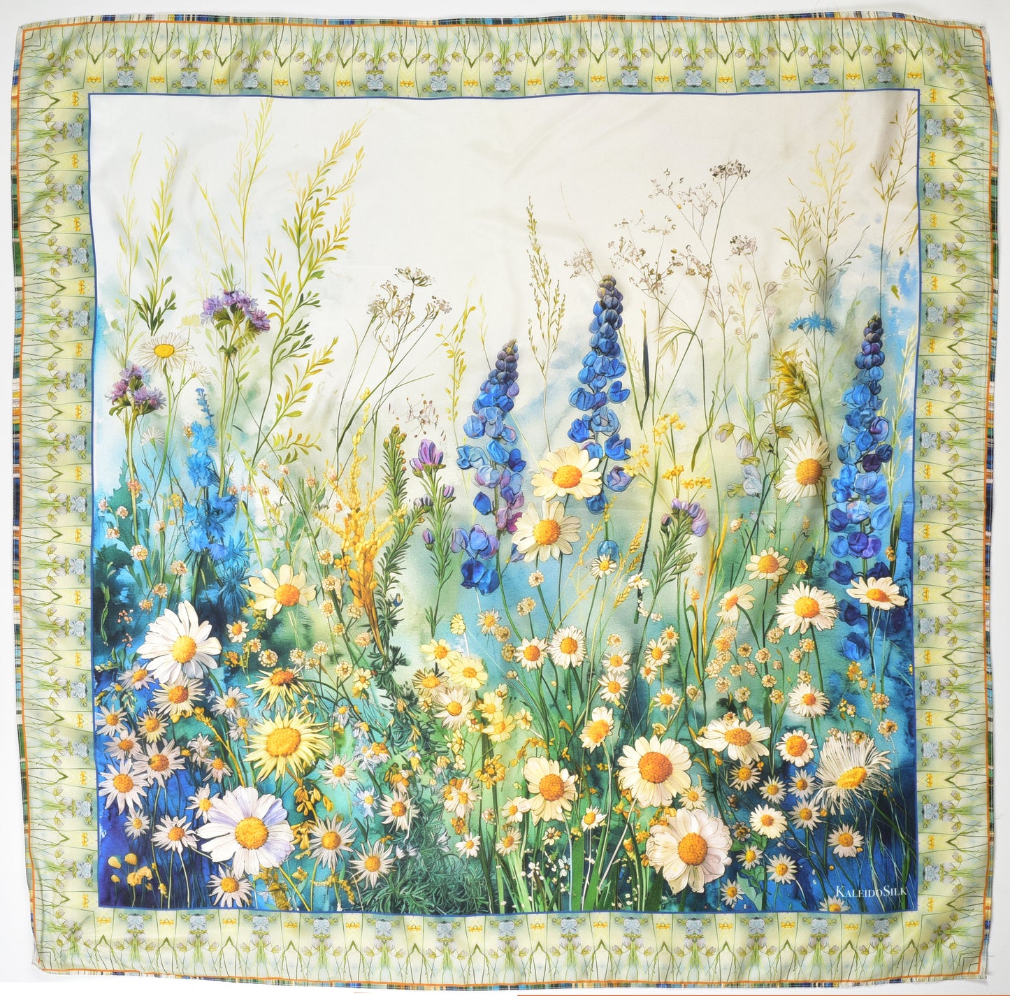 Seidentuch Damen – Blumenwiese in Blau und Grün – 100 % Maulbeerseide