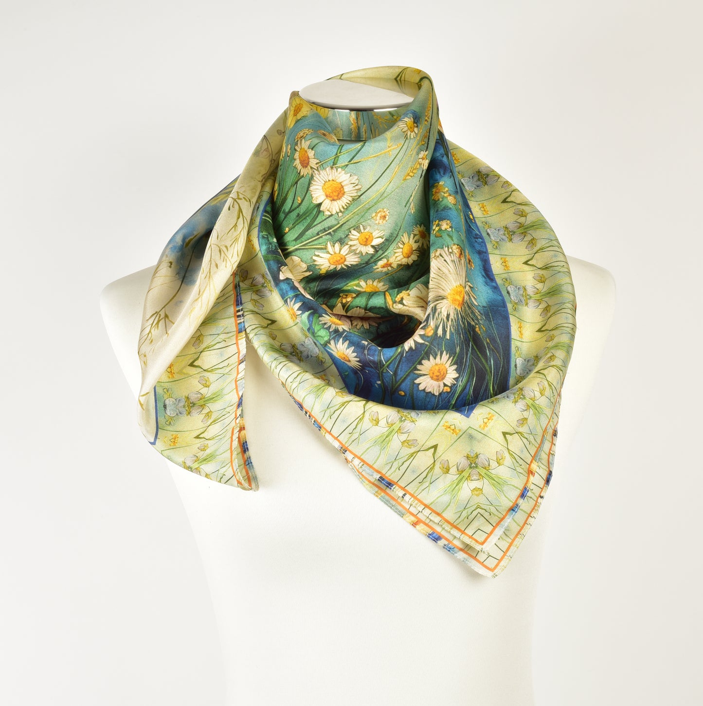 Seidentuch Damen – Blumenwiese in Blau und Grün – 100 % Maulbeerseide