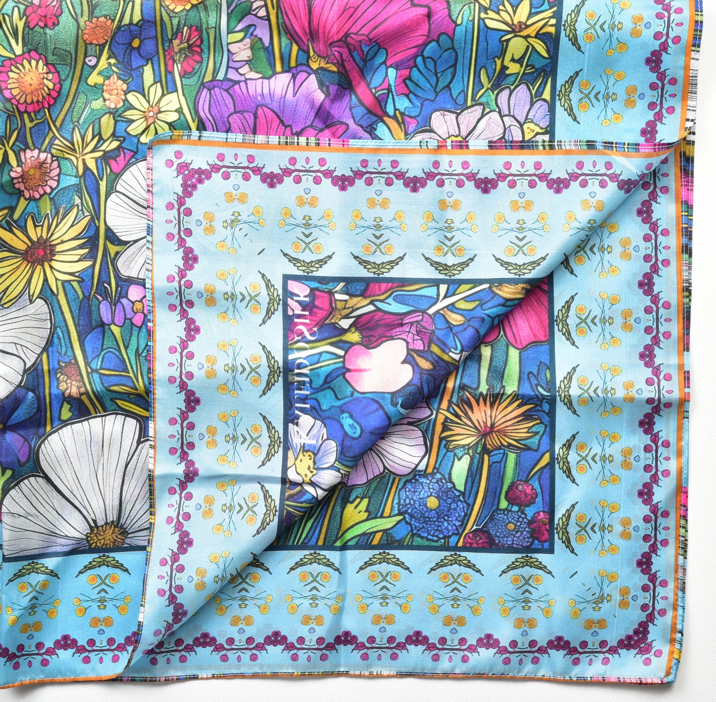 Seidentuch aus Maulbeerseide mit herbstlichem Blumenmotiv
