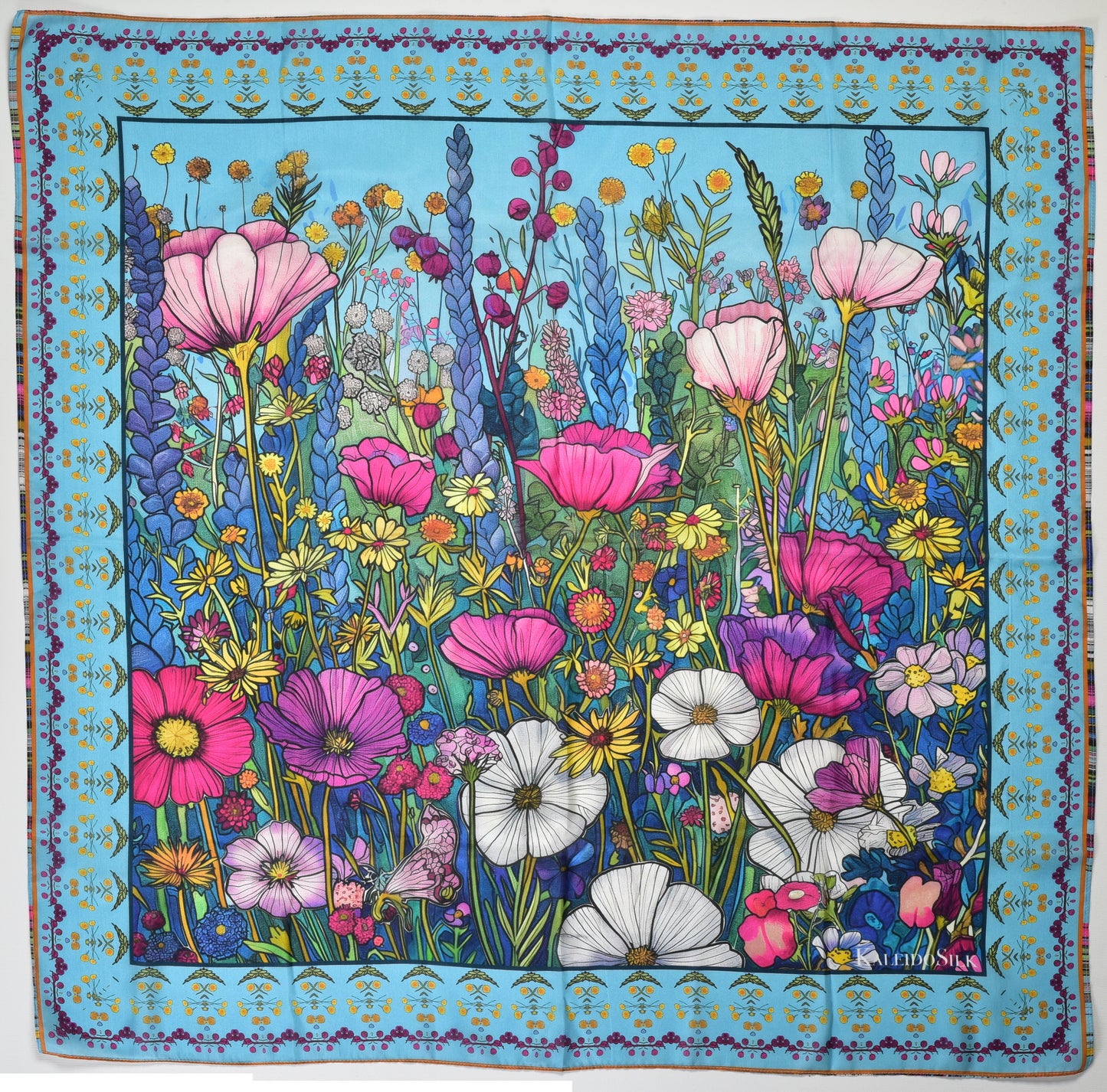 Seidentuch aus Maulbeerseide mit herbstlichem Blumenmotiv